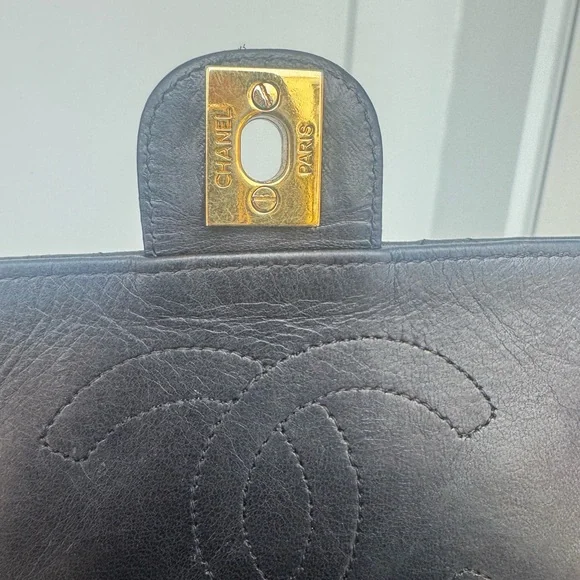 Vintage Chanel Classic Flap Bag Black Quilted Lambskin 24k Gold 1991–1994 - Picture 13 of 17